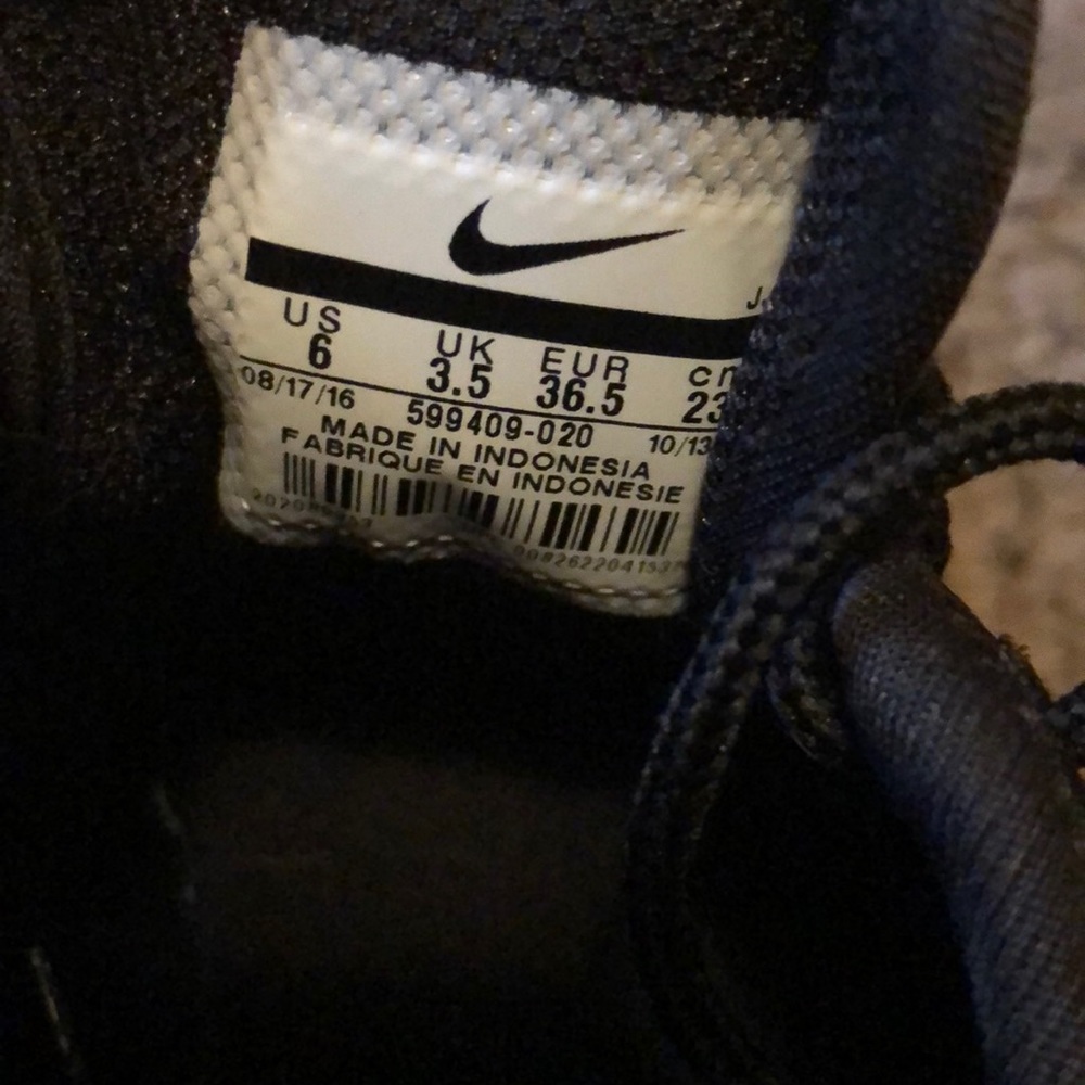 Nike Shoes - Picture 4 of 4